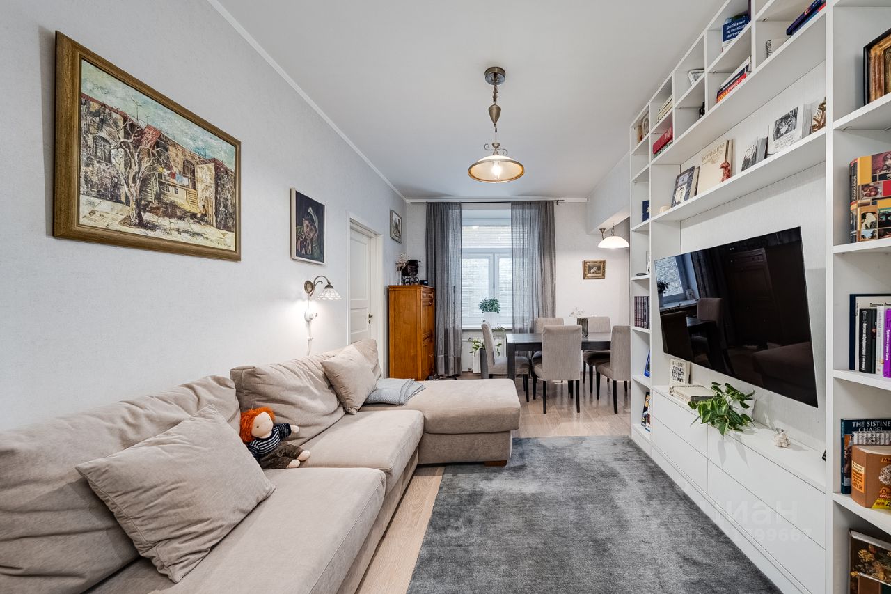 Продажа 3-комн квартиры на вторичном рынке Комсомольский проспект, 45