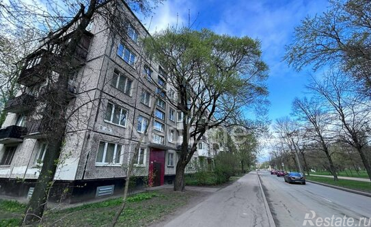 Продажа 2-комн квартиры на вторичном рынке улица Козлова,  д. 15