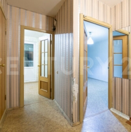 Продажа 1-комн квартиры на вторичном рынке улица Маршала Захарова,  д. 62 к1