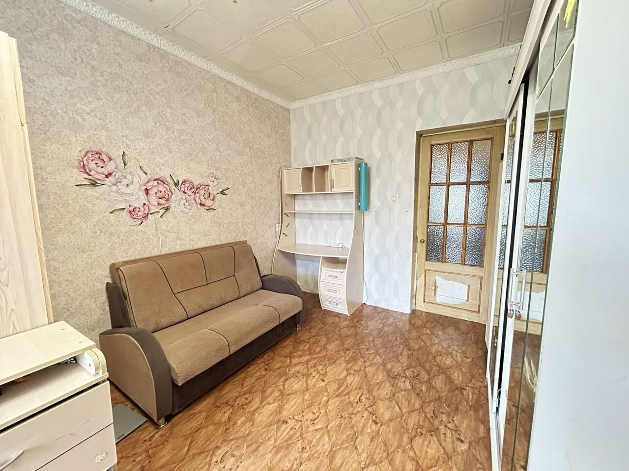 Продажа 3-комн квартиры на вторичном рынке пос. Металлострой, улица Максима Горького, 5/10