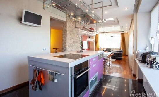 Продажа 4-комн квартиры на вторичном рынке улица Танкиста Хрустицкого,  д. 9