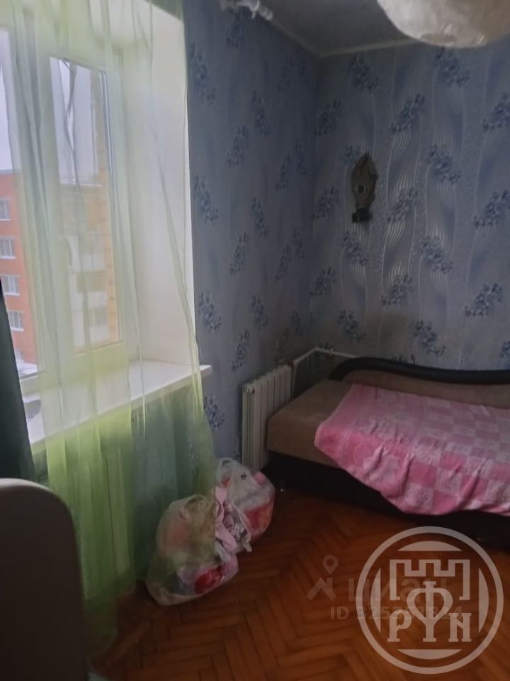 Продажа 4-комн квартиры на вторичном рынке Ломоносов, улица Победы, 19