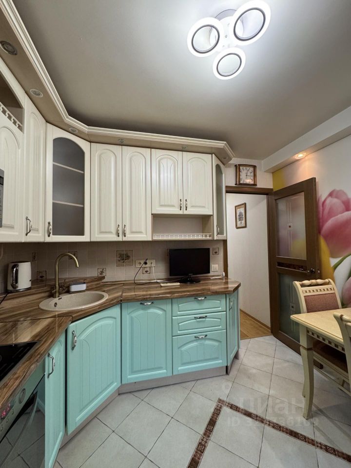 Аренда 2-комн квартиры на вторичном рынке Богатырский проспект, 58к1