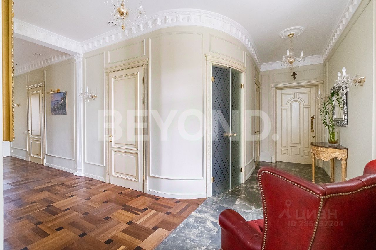 Продажа 6-комн квартиры на вторичном рынке Морской проспект, 24