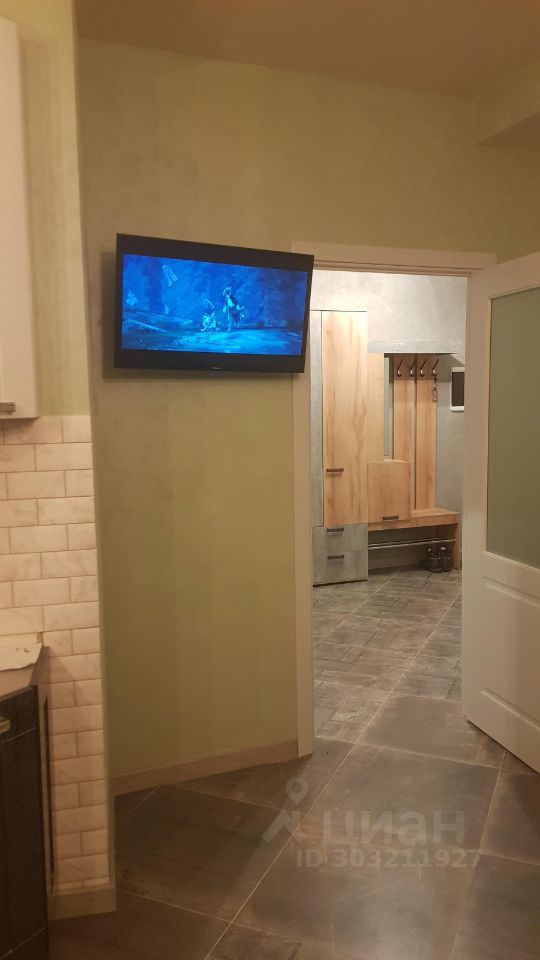 Аренда 3-комн квартиры на вторичном рынке улица Чароитовая, 1к1