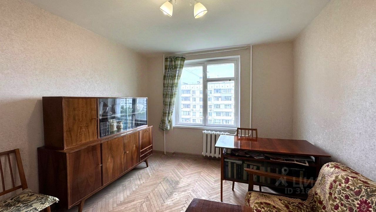 Продажа 2-комн квартиры на вторичном рынке улица Металлургов, 38