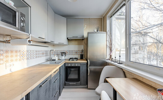 Продажа 1-комн квартиры на вторичном рынке Лужская улица,  д. 6