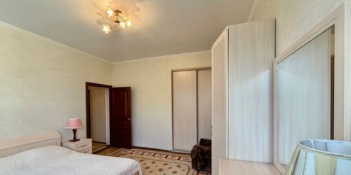 4-комн квартира улица Политрука Пасечника,  д. 8