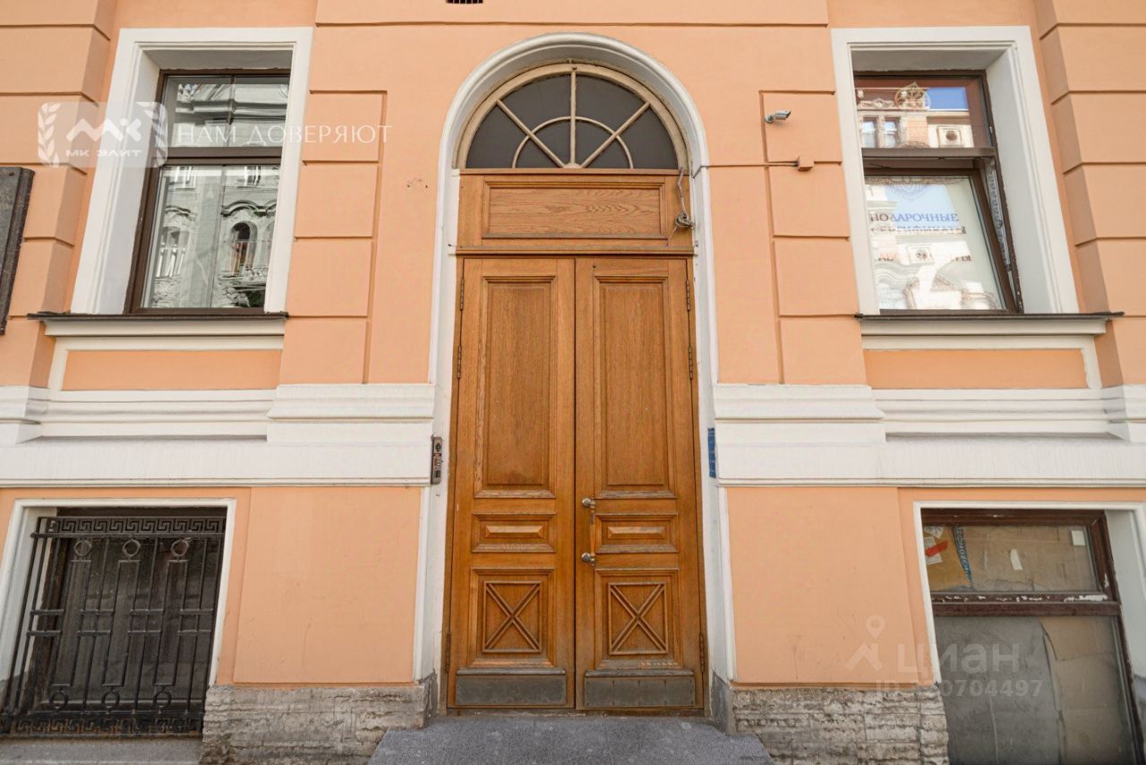 Продажа 5-комн квартиры на вторичном рынке Моховая улица, 18