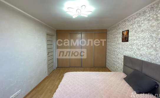 Продажа 1-комн квартиры на вторичном рынке Западный, ул Лунная,  д. 5,  к. 1