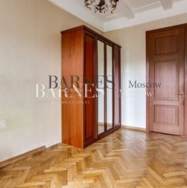 Аренда 4-комн квартиры на вторичном рынке Трёхпрудный переулок,  д. 8