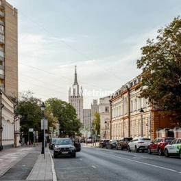 Продажа 4-комн квартиры на вторичном рынке Никитская Б. ул,  д. 45
