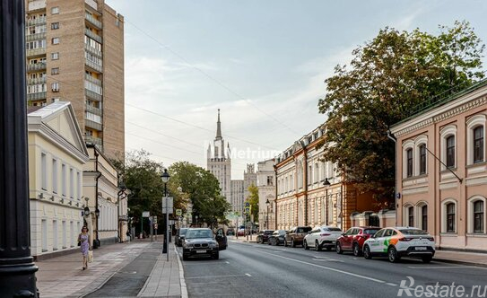 Продажа 4-комн квартиры на вторичном рынке Никитская Б. ул,  д. 45