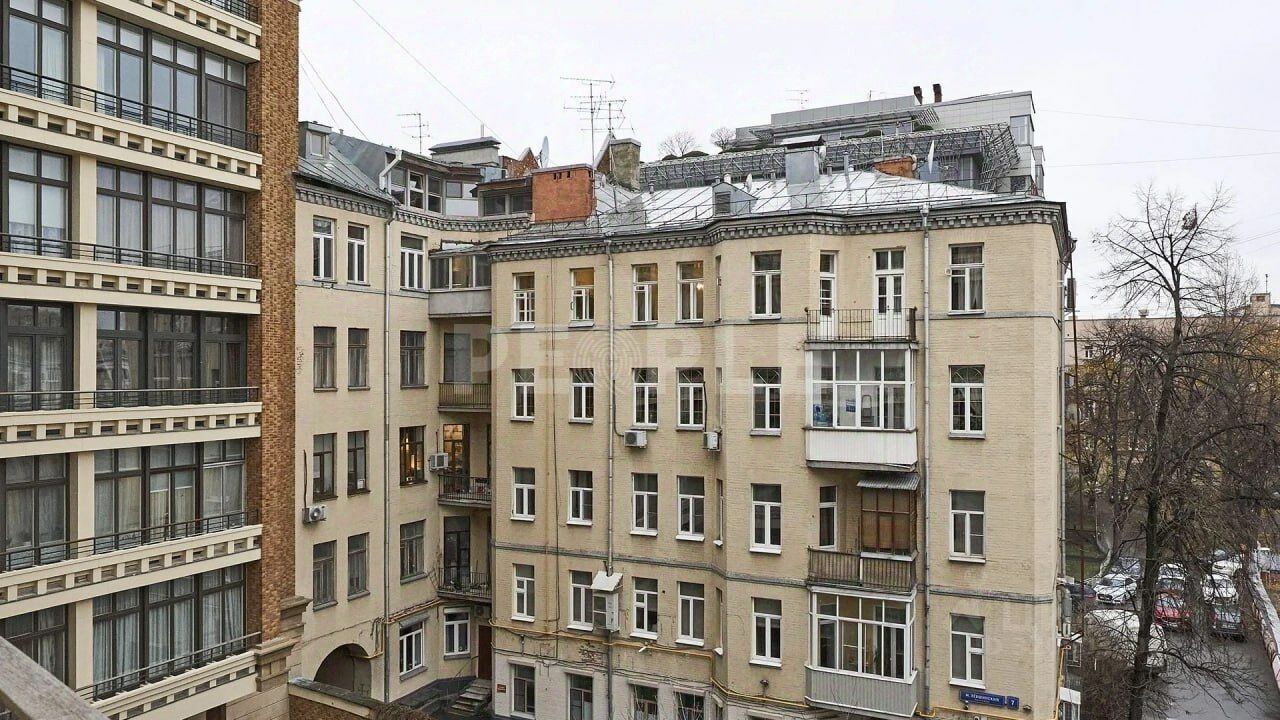 Продажа 5-комн квартиры на вторичном рынке Большой Левшинский переулок, 11