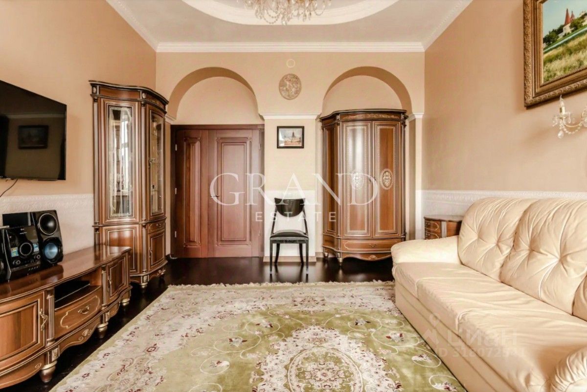 Продажа 3-комн квартиры на вторичном рынке улица Серафимовича, 2