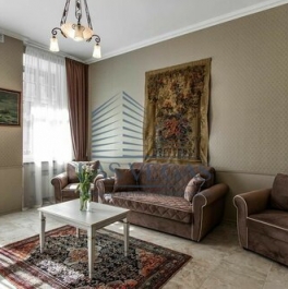 Аренда 4-комн квартиры на вторичном рынке Греческий пр-кт,  д. 12