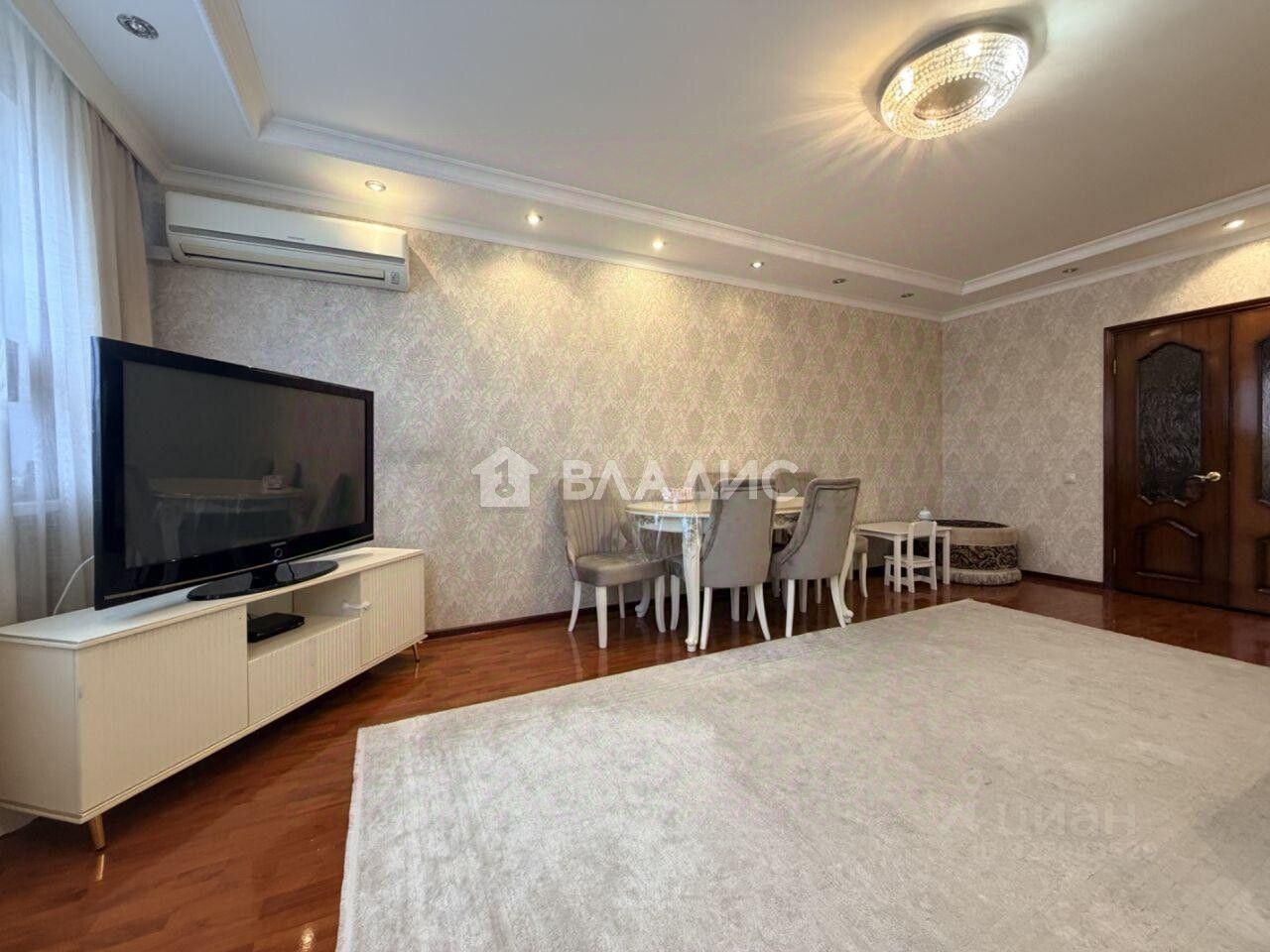 Продажа 3-комн квартиры на вторичном рынке Изюмская улица, 28