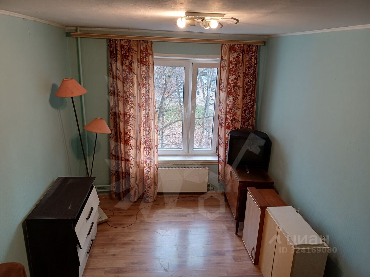 Продажа 2-комн квартиры на вторичном рынке улица Островитянова, 39