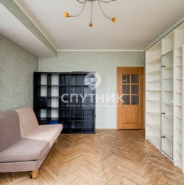 Продажа 2-комн квартиры на вторичном рынке Флотская улица,  д. 13 к3