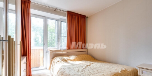 4-комн квартира ул Комдива Орлова,  д. 4
