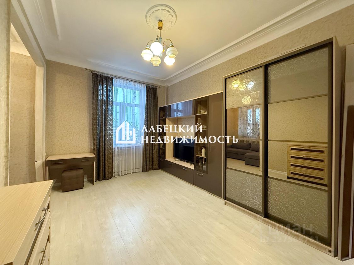 Продажа 2-комн квартиры на вторичном рынке Московский проспект, 145