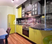 Продать Квартиры вторичка улица Есенина  1 к1 