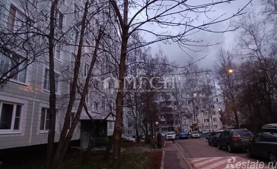 Продажа 2-комн квартиры на вторичном рынке Карельский бульвар,  д. 2 к2