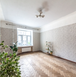 Продажа 2-комн квартиры на вторичном рынке Виленский пер,  д. 17к5