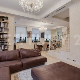 Продажа 4-комн квартиры на вторичном рынке Зачатьевский 2-й пер,  д. 11