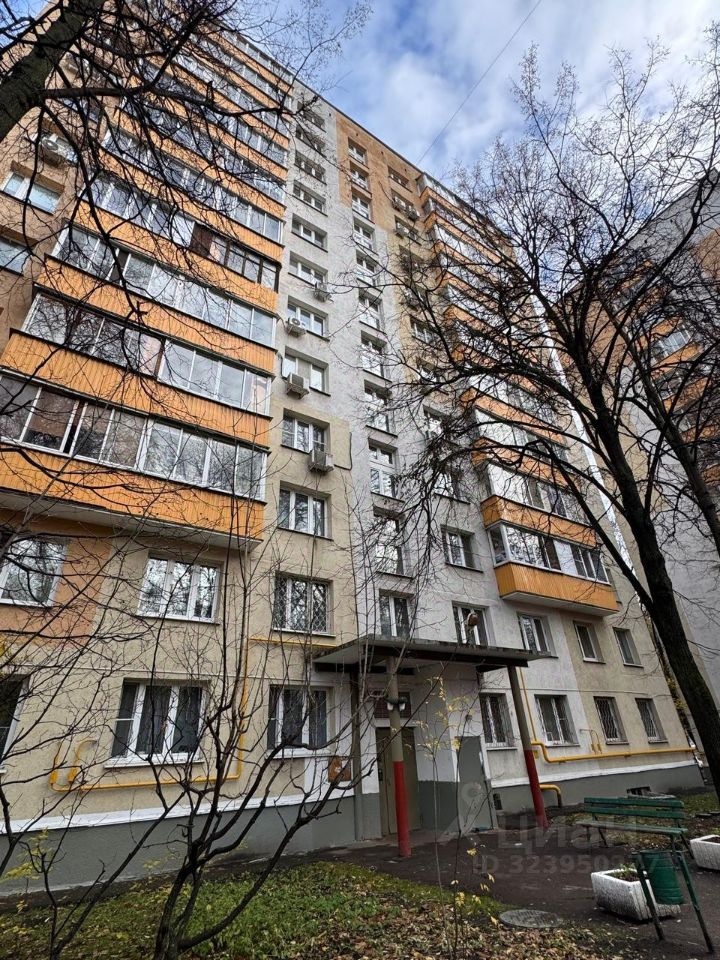 Продажа 3-комн квартиры на вторичном рынке улица Красных Зорь, 55
