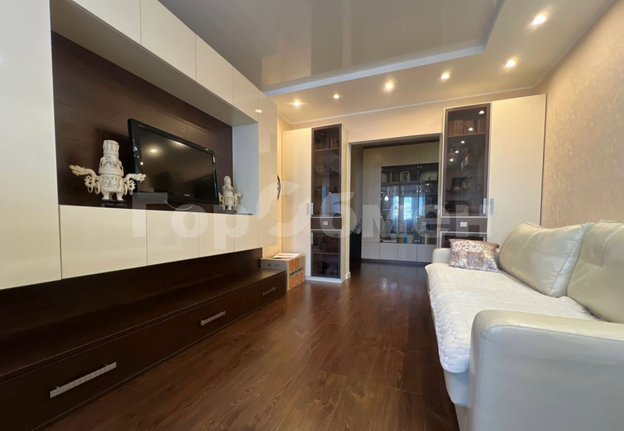 Продажа 3-комн квартиры на вторичном рынке улица Коштоянца, 10