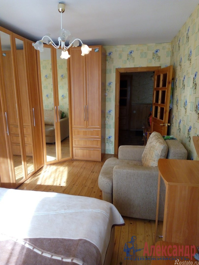 Продажа 3-комн квартиры на вторичном рынке Сосново пос., Связи ул. ,  д. 13