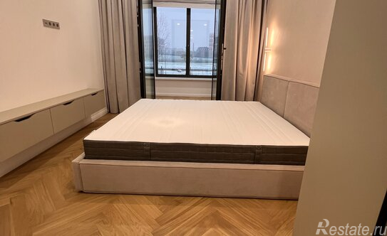 Продажа 4-комн квартиры на вторичном рынке Петровский пр-кт,  д. 26,  к. А