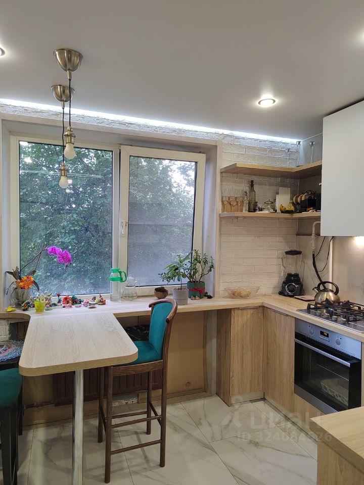 Продажа 2-комн квартиры на вторичном рынке улица Ивана Фомина, 13К1