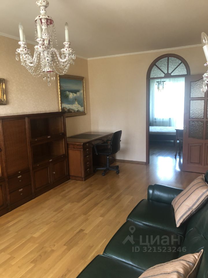 Продажа 3-комн квартиры на вторичном рынке улица Милашенкова, 10