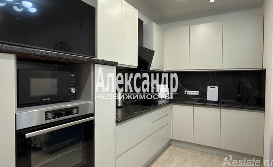 Продажа 1-комн квартиры на вторичном рынке Бугры п, Шекспира ул,  д. 1 к2