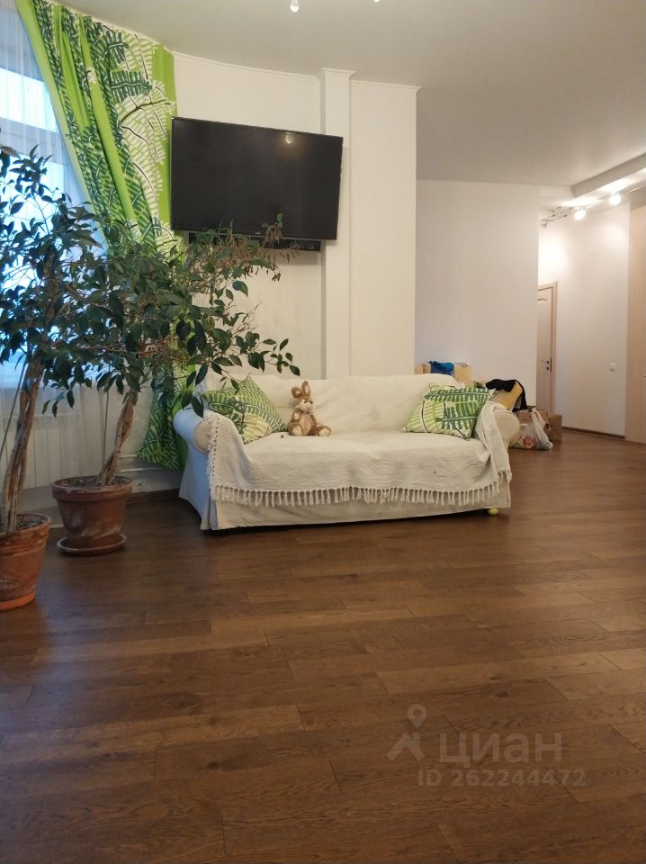 Аренда 3-комн квартиры на вторичном рынке Международный кв-л, Клязьма-Старбеево мкр, улица Береговая, 2