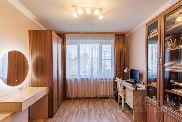 Продажа 3-комн квартиры на вторичном рынке Гатчина, улица Авиатриссы Зверевой, 13к2