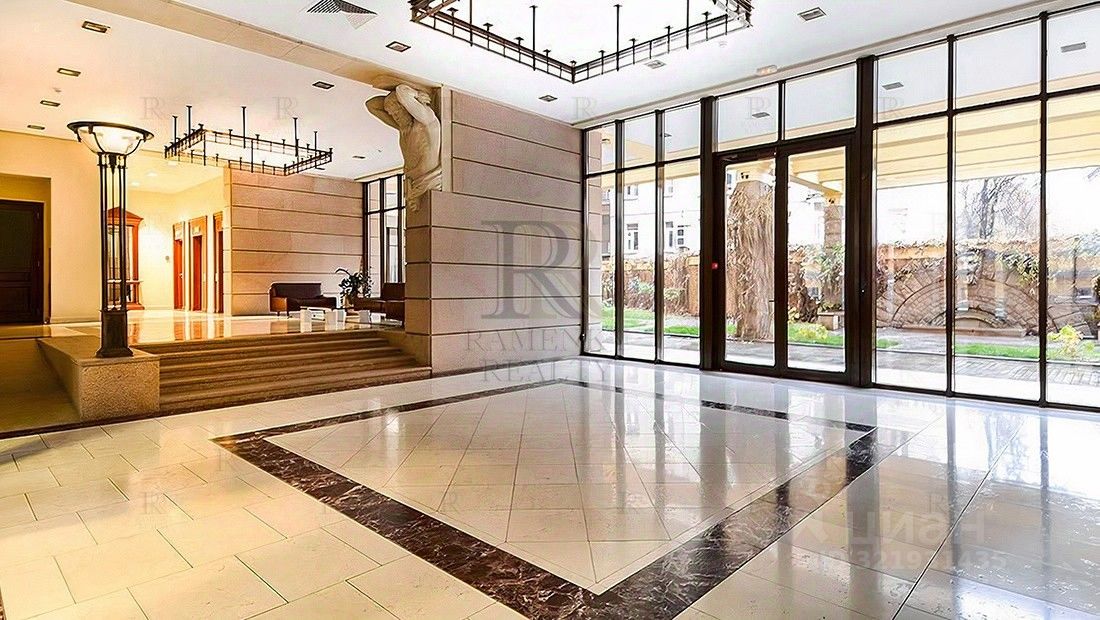 Продажа 4-комн квартиры на вторичном рынке Большой Левшинский переулок, 11