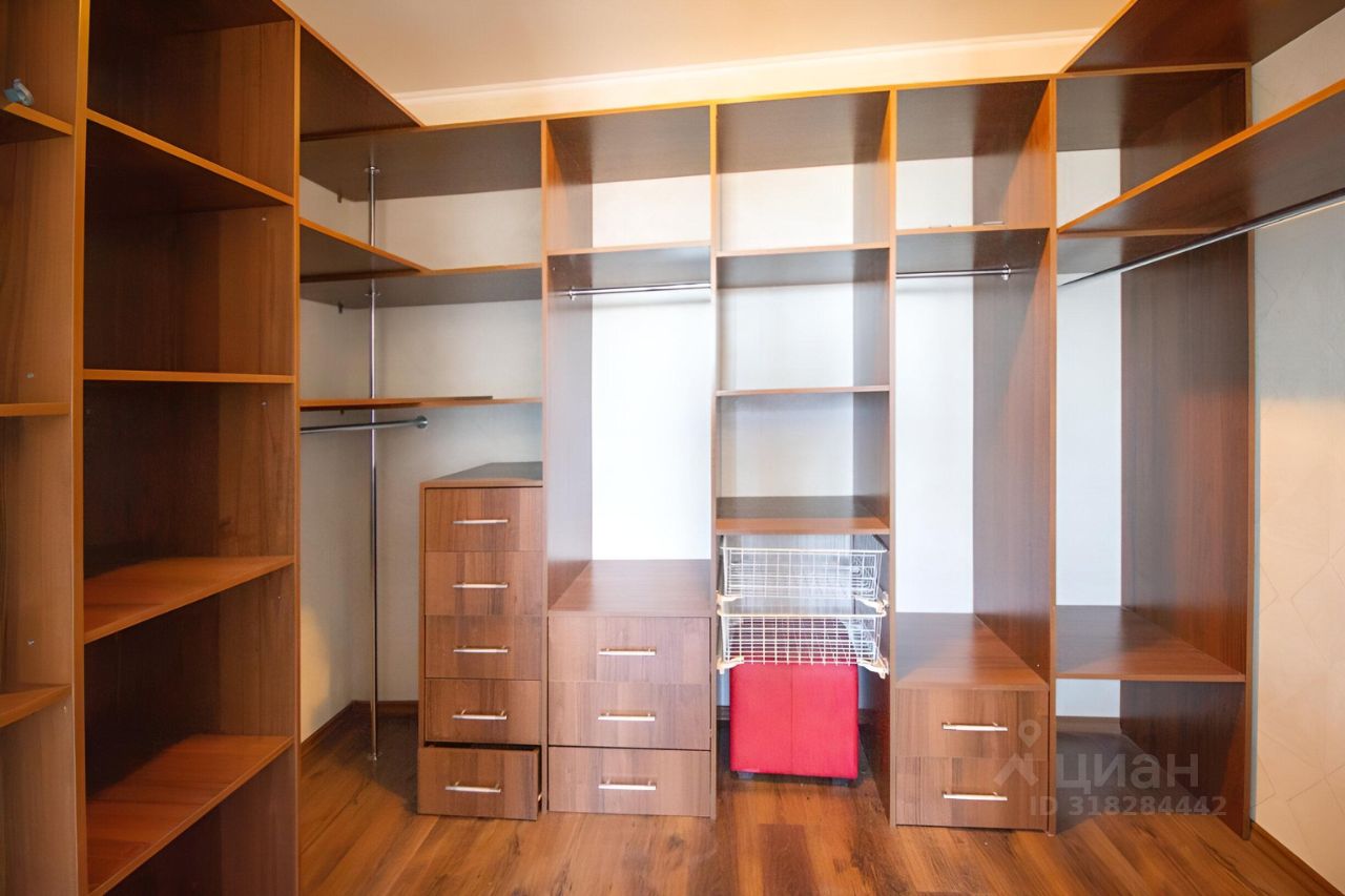 Продажа 3-комн квартиры на вторичном рынке Кузнецовская улица, 11