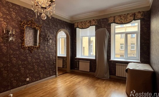 Продажа 2-комн квартиры на вторичном рынке 8-я линия,  д. 27