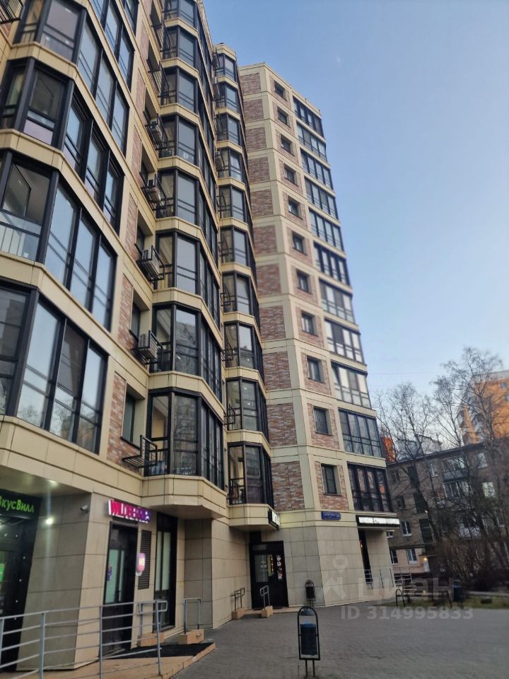 Продажа 2-комн квартиры на вторичном рынке Изумрудная улица, 24