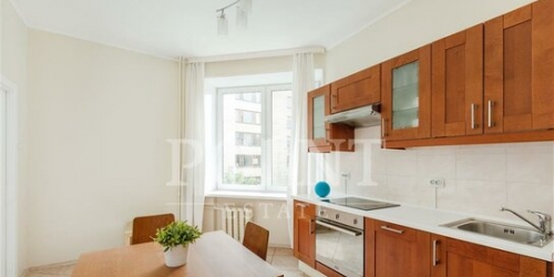 4-комн квартира улица Спиридоновка,  д. 21