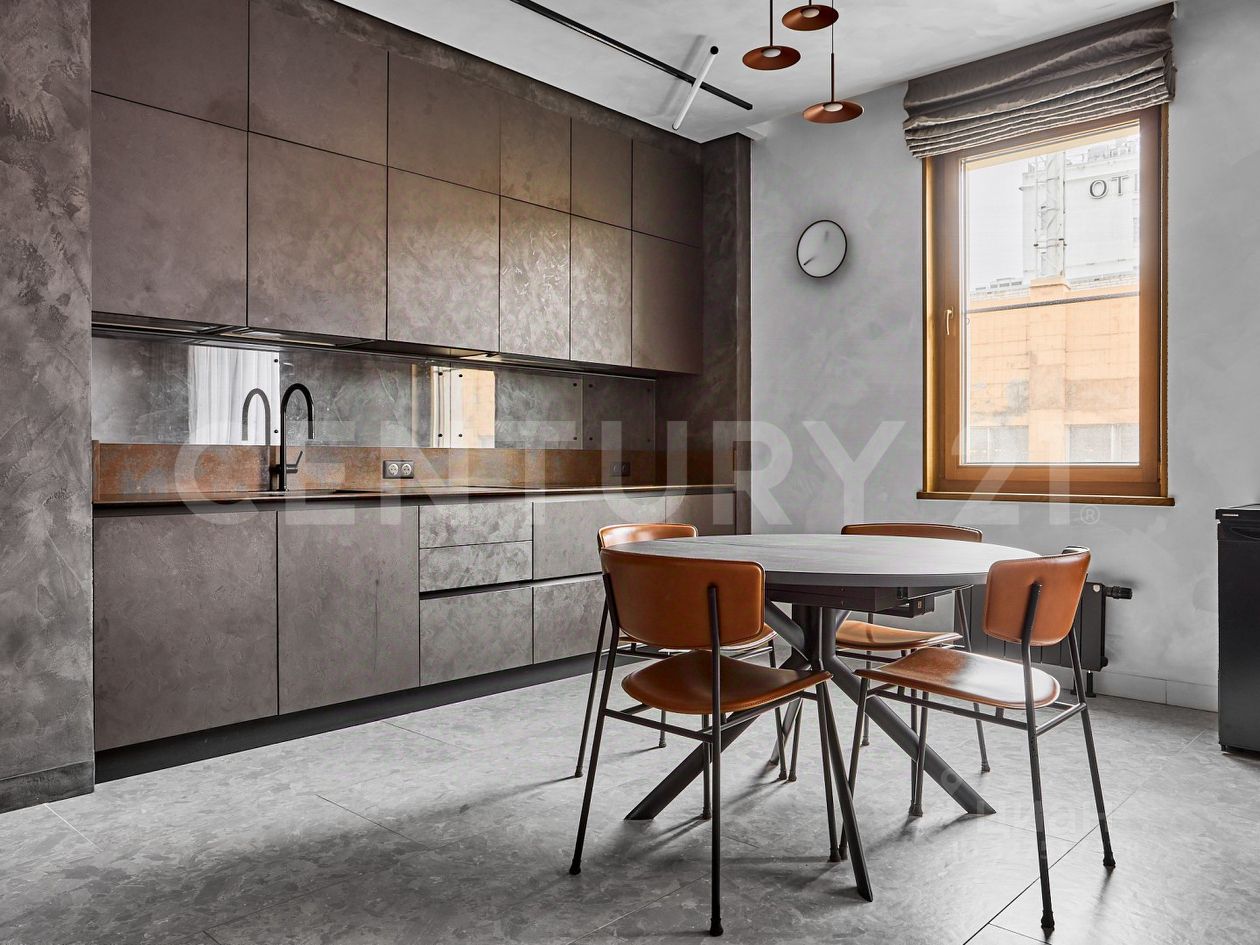 Продажа 3-комн квартиры на вторичном рынке Крапивный переулок, 4