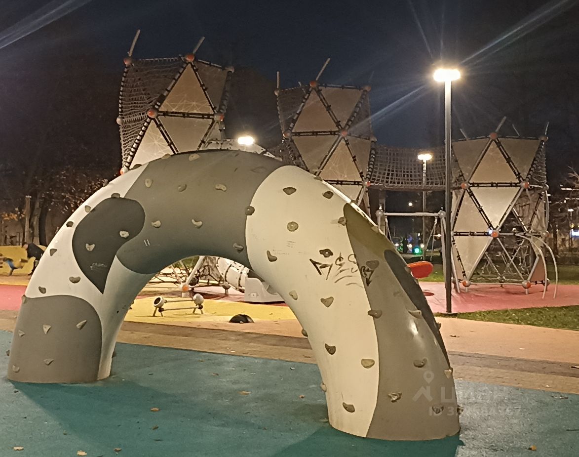 Продажа 4-комн квартиры на вторичном рынке бульвар Новаторов, 59