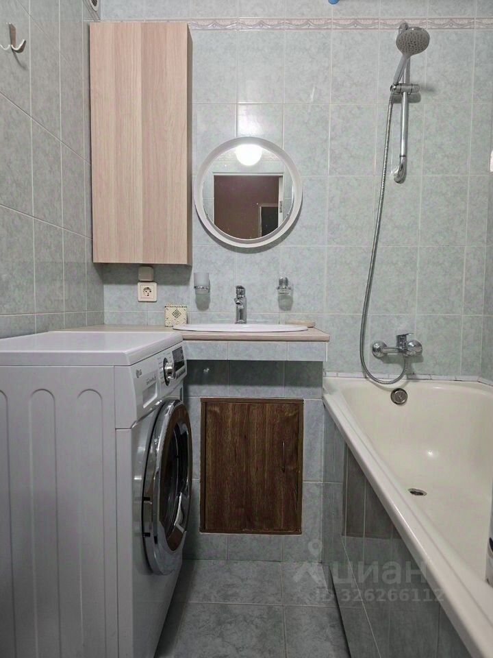Продажа 3-комн квартиры на вторичном рынке пос. Бугры, улица Школьная,  д. 3