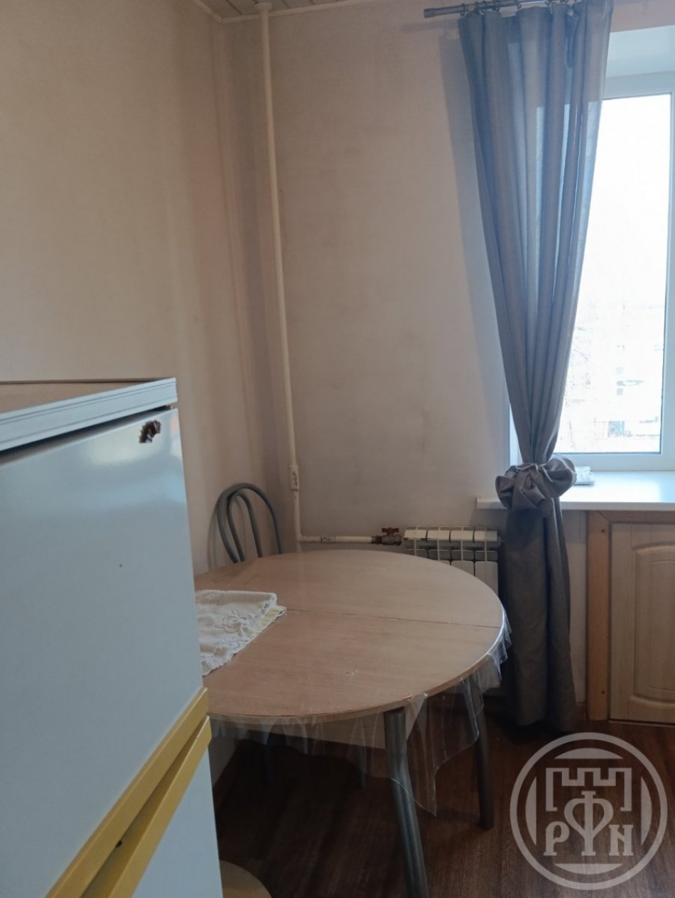 Аренда 3-комн квартиры на вторичном рынке Красное Село г., Красное Село г.,  д. 6,  к. 3