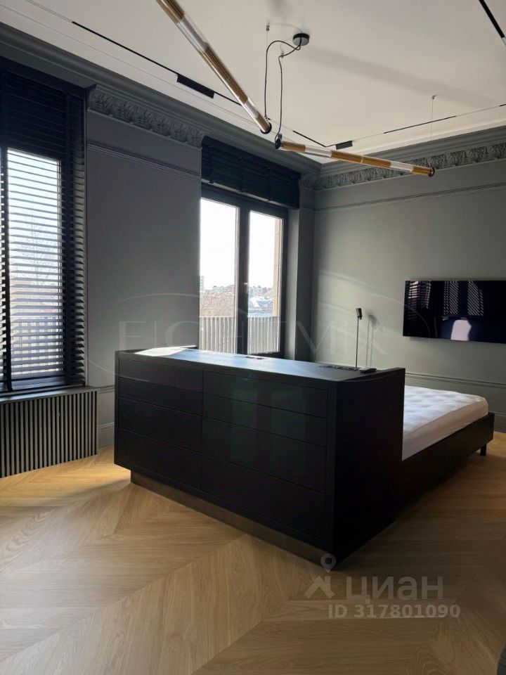 Продажа 3-комн квартиры на вторичном рынке Цветной бульвар, 32А
