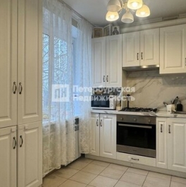 Продажа 3-комн квартиры на вторичном рынке ул Грибоедова,  д. 11