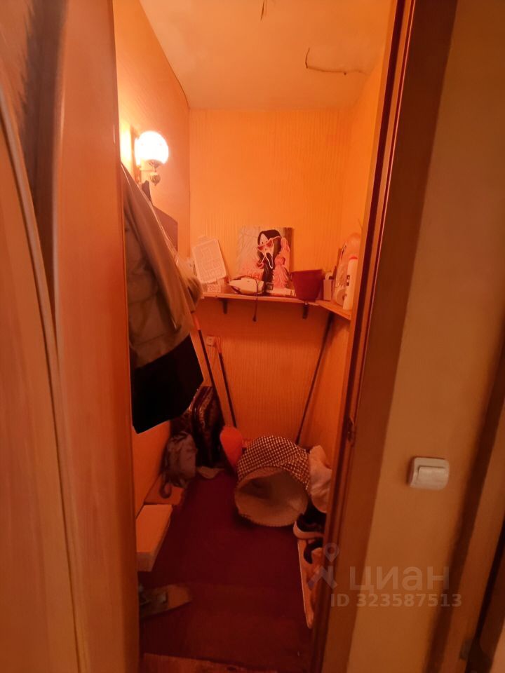 Продажа 2-комн квартиры на вторичном рынке Луга, проспект Урицкого, 82